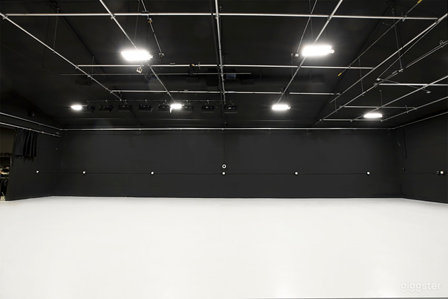 Fully Equipped Film &amp; Photo Studio in the South Bay. Photo 1