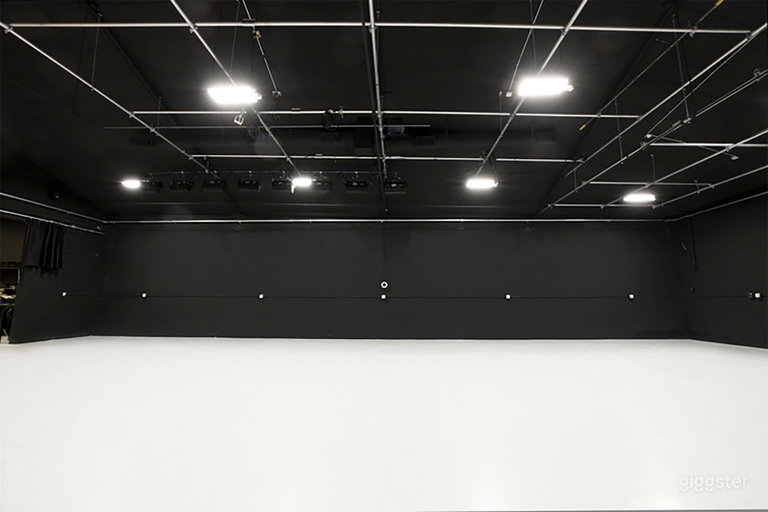  Fully Equipped Film & Photo Studio in the South Bay. 