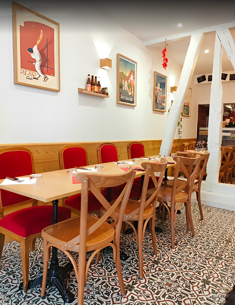  Rustikales baskisches Bistro mit vintage und warmer Atmosphäre 