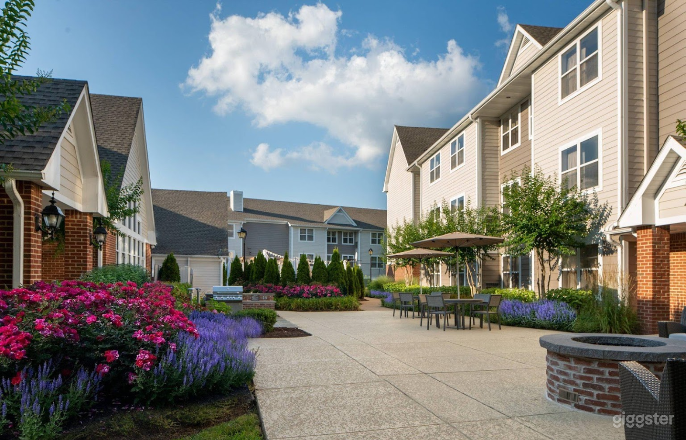 Relaxing OUTDOOR Event Venue in a Hotel Photo 4