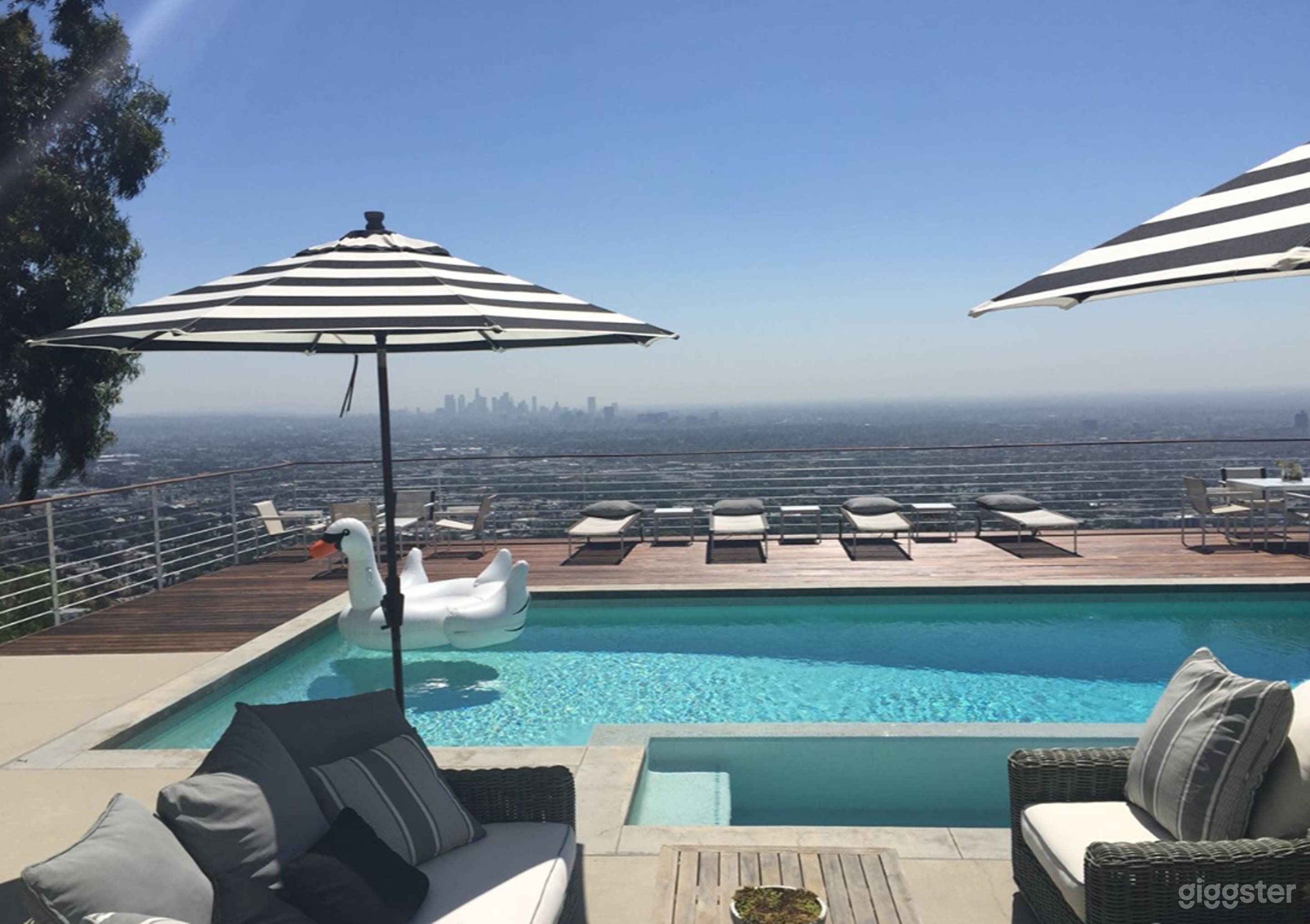 Stunning, Dramatic Pool And Cantilevered Deck Photo 4