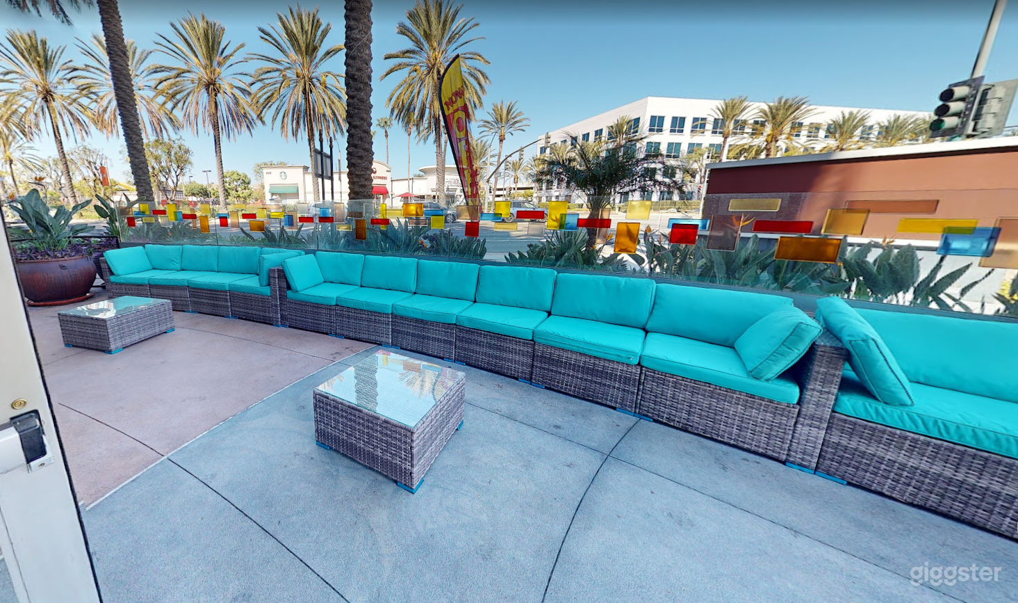 Modern Restaurant &amp; Bar - Great for Film &amp; Parties Photo 3