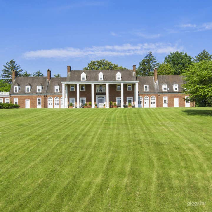 Historical Colonial Hotel Estate and Farm Photo 1