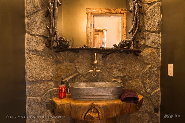 HOBBIT POWDER ROOM 