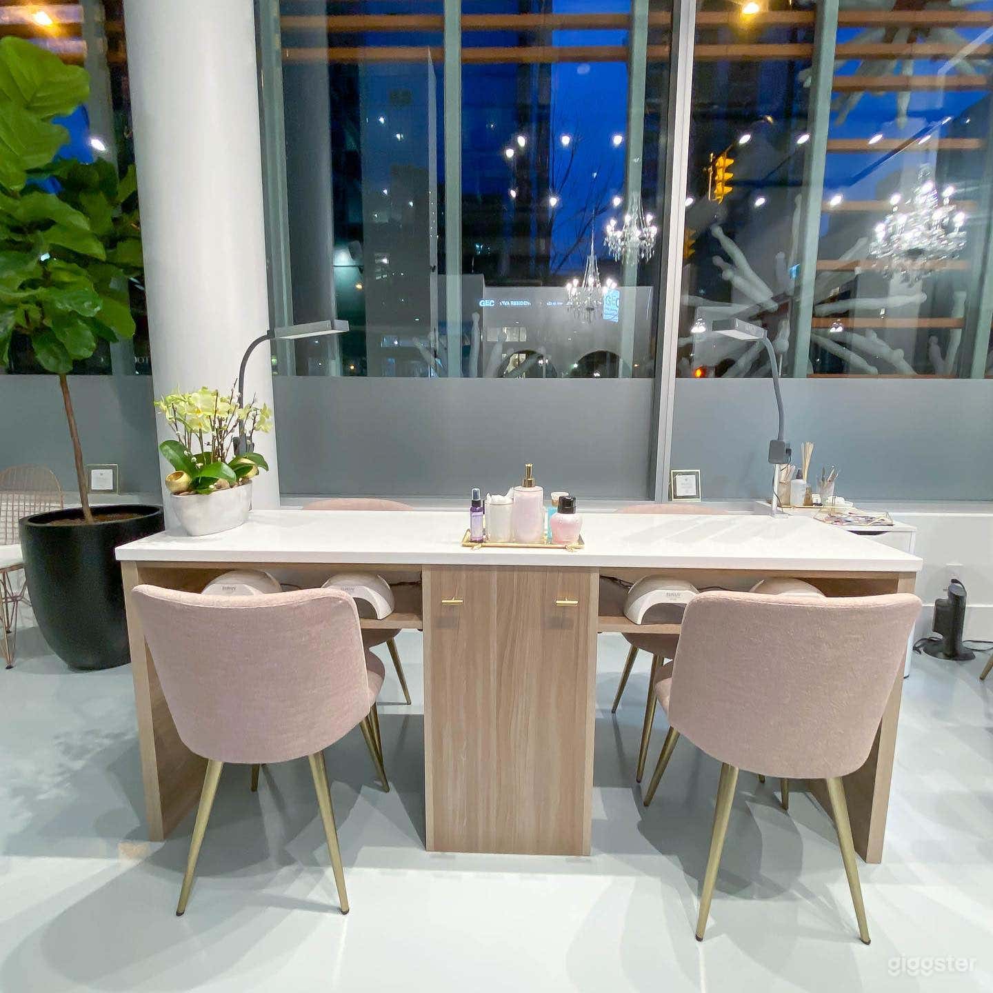 Elegant Beauty Nail Salon Downtown Vancouver Photo 2