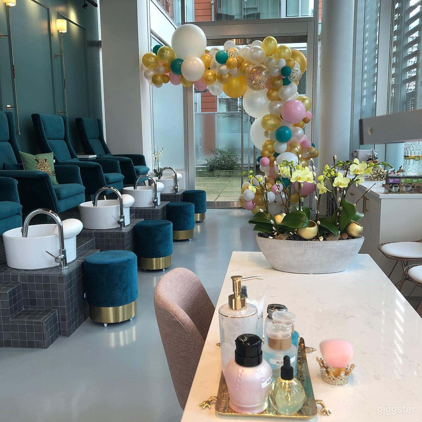 Elegant Beauty Nail Salon Downtown Vancouver Photo 4