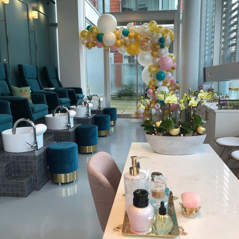  Elegant Beauty Nail Salon Downtown Vancouver 