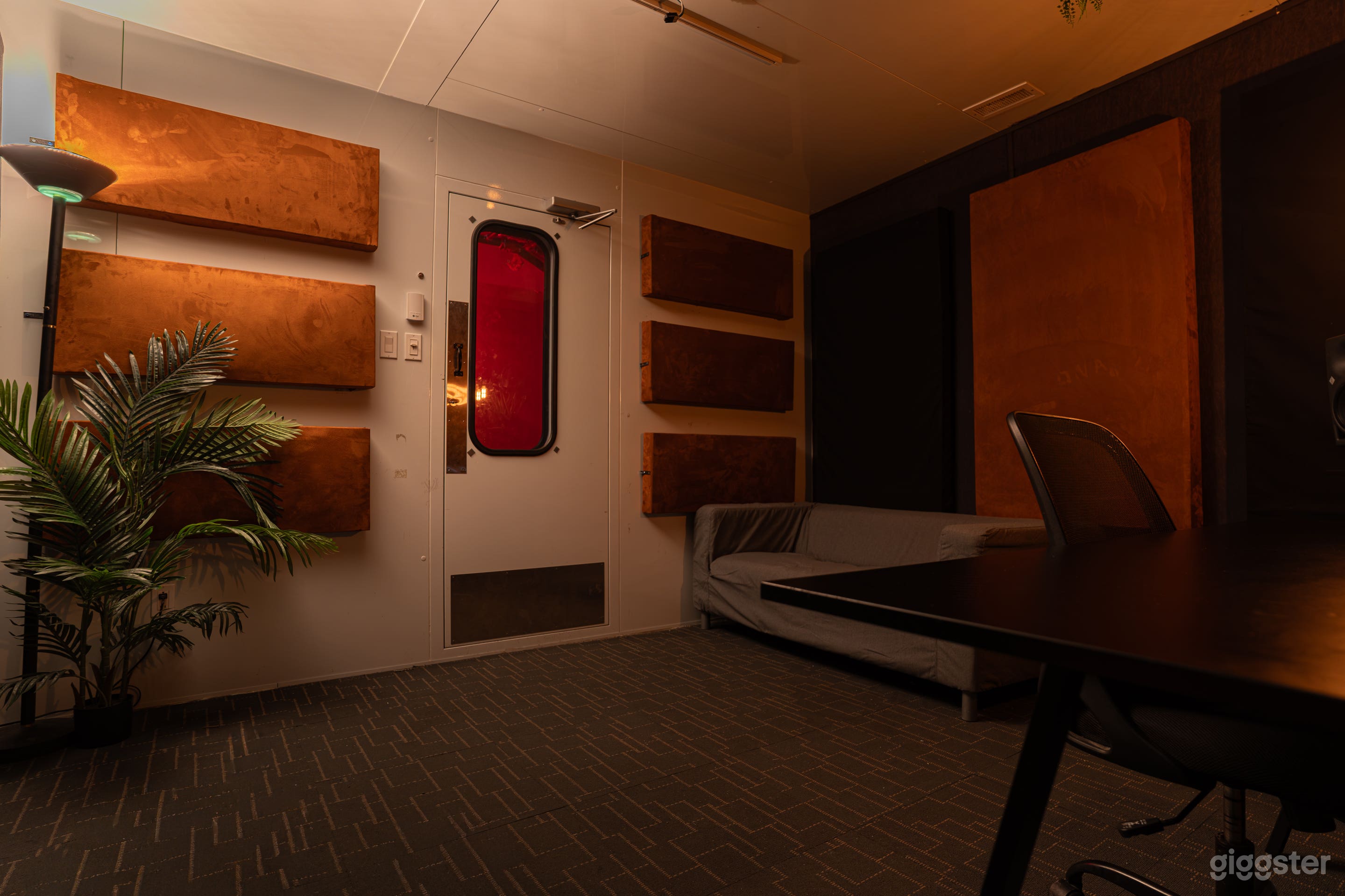 Music Recording Studio for Artists - Cozy Creative Space Photo 4