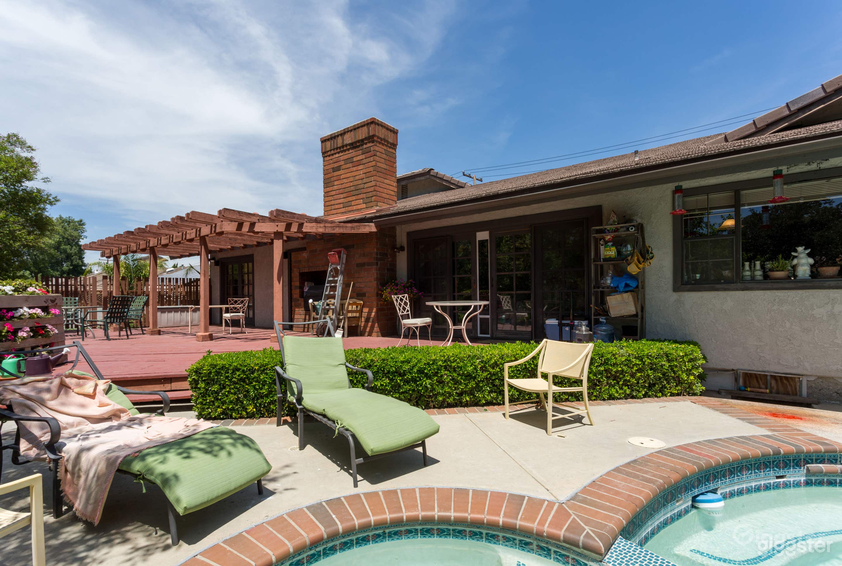 Spacious Pool for Recreation Photo 3