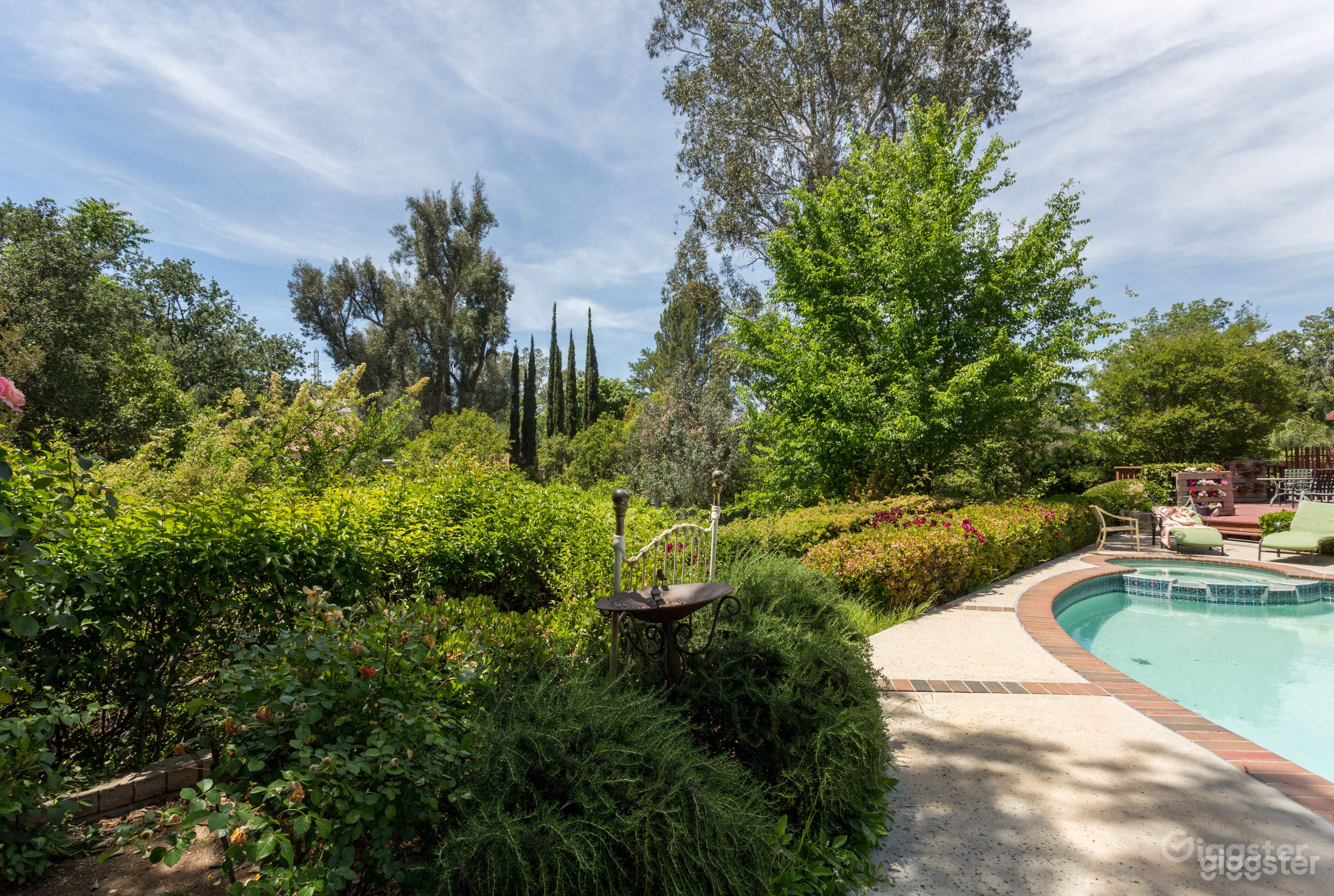 Spacious Pool for Recreation Photo 4