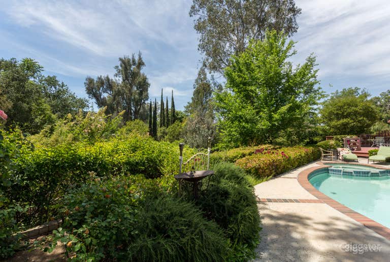  Spacious Pool for Recreation 