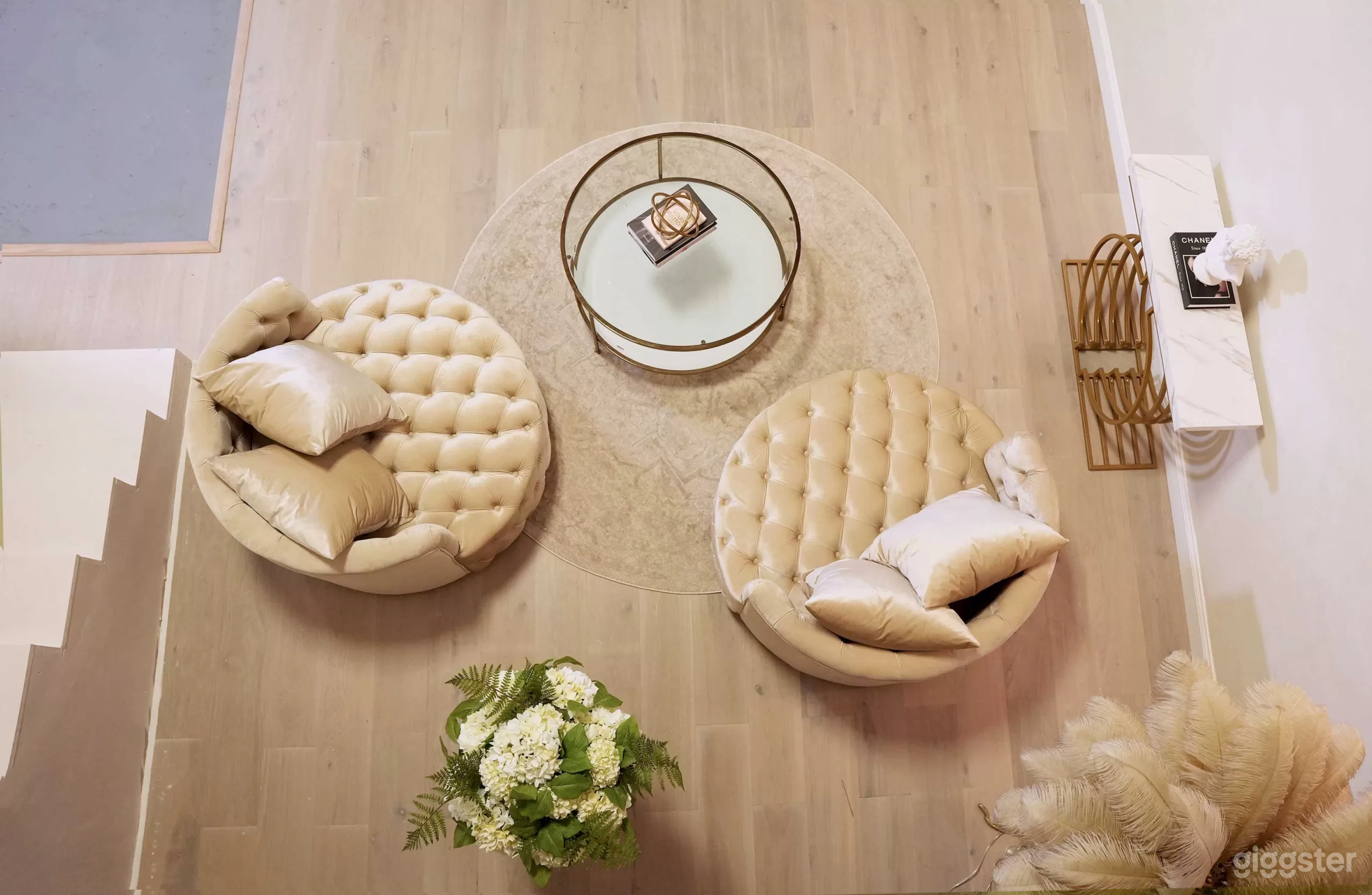 The Classy Set Photo 2