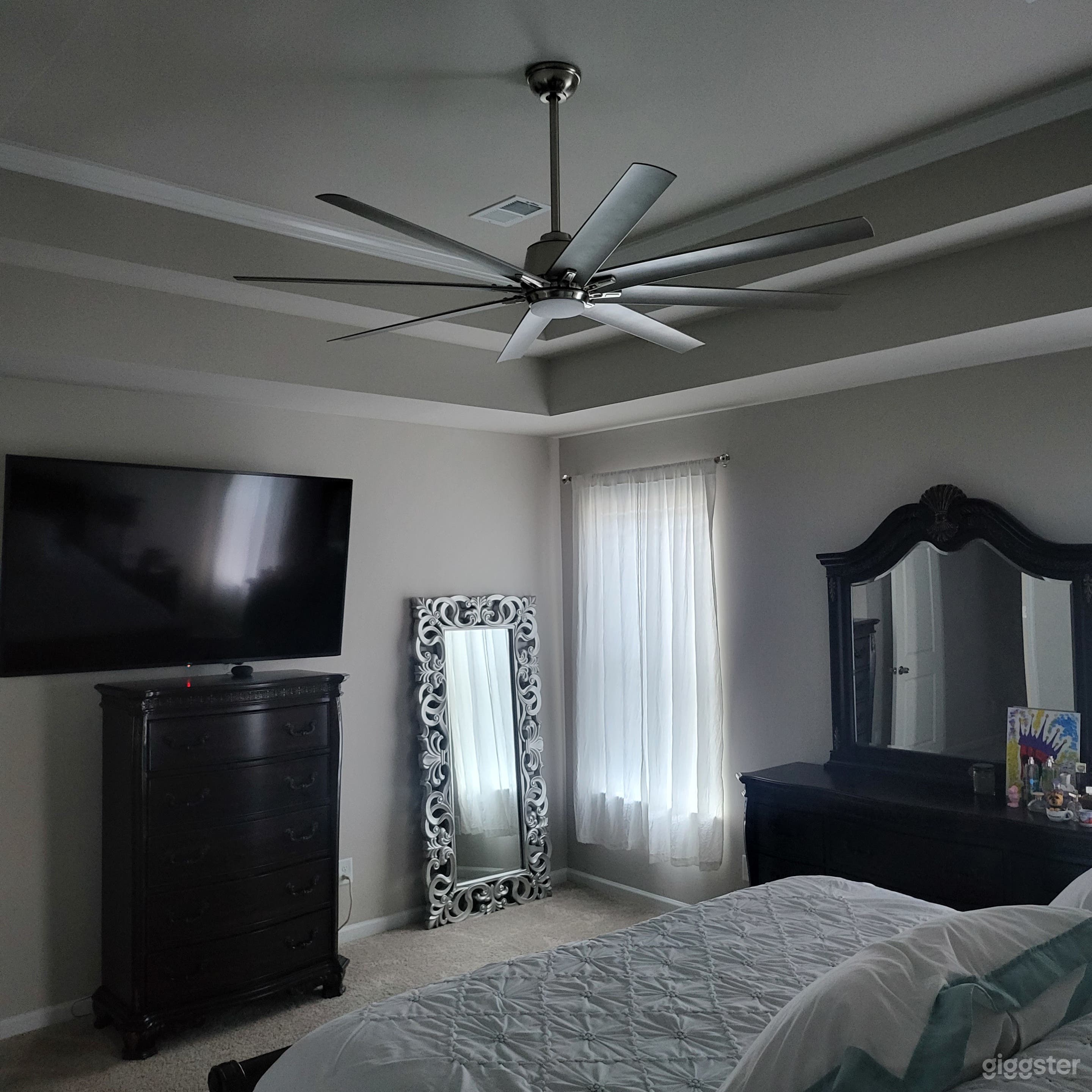 Cozy Suburban Home in a Quiet Neighborhood Photo 1