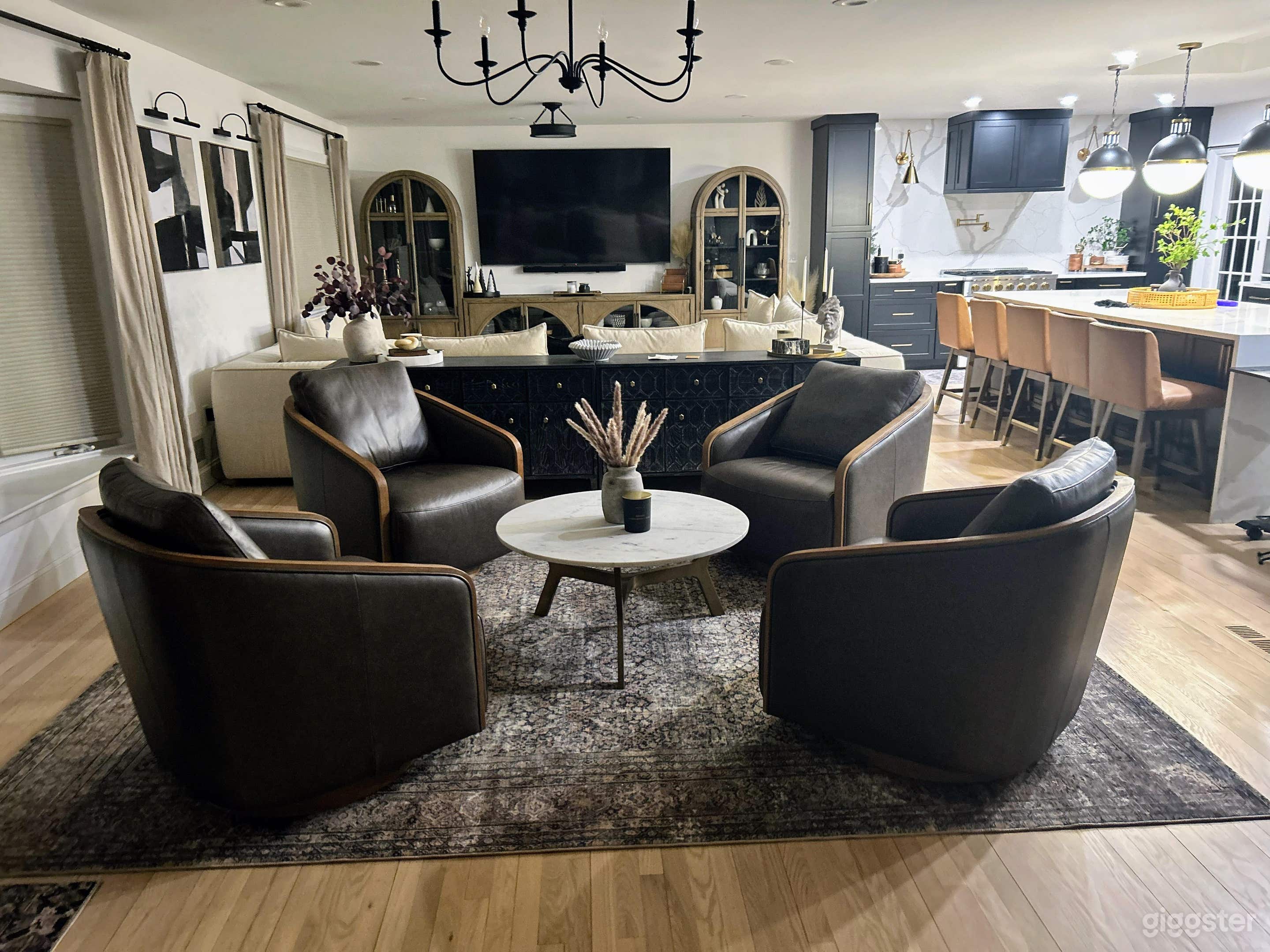 Contemporary Minimalist Photo 1