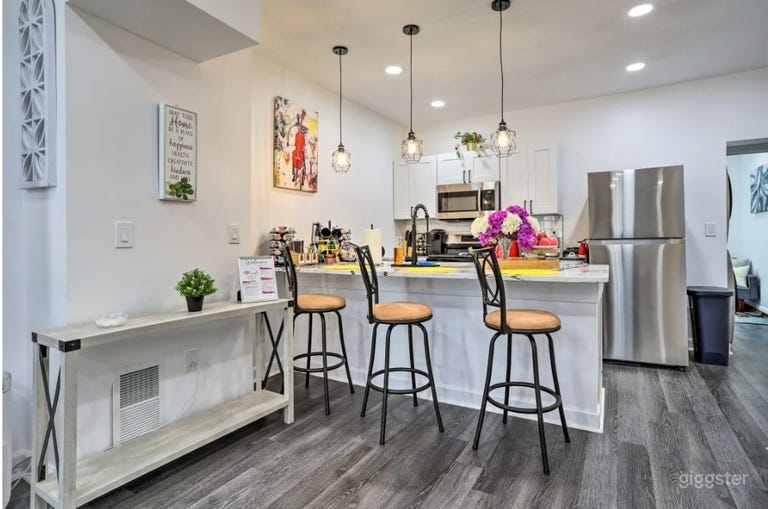  COZY CONTENT CREATION TOWNHOME W/Modern Furnishing 