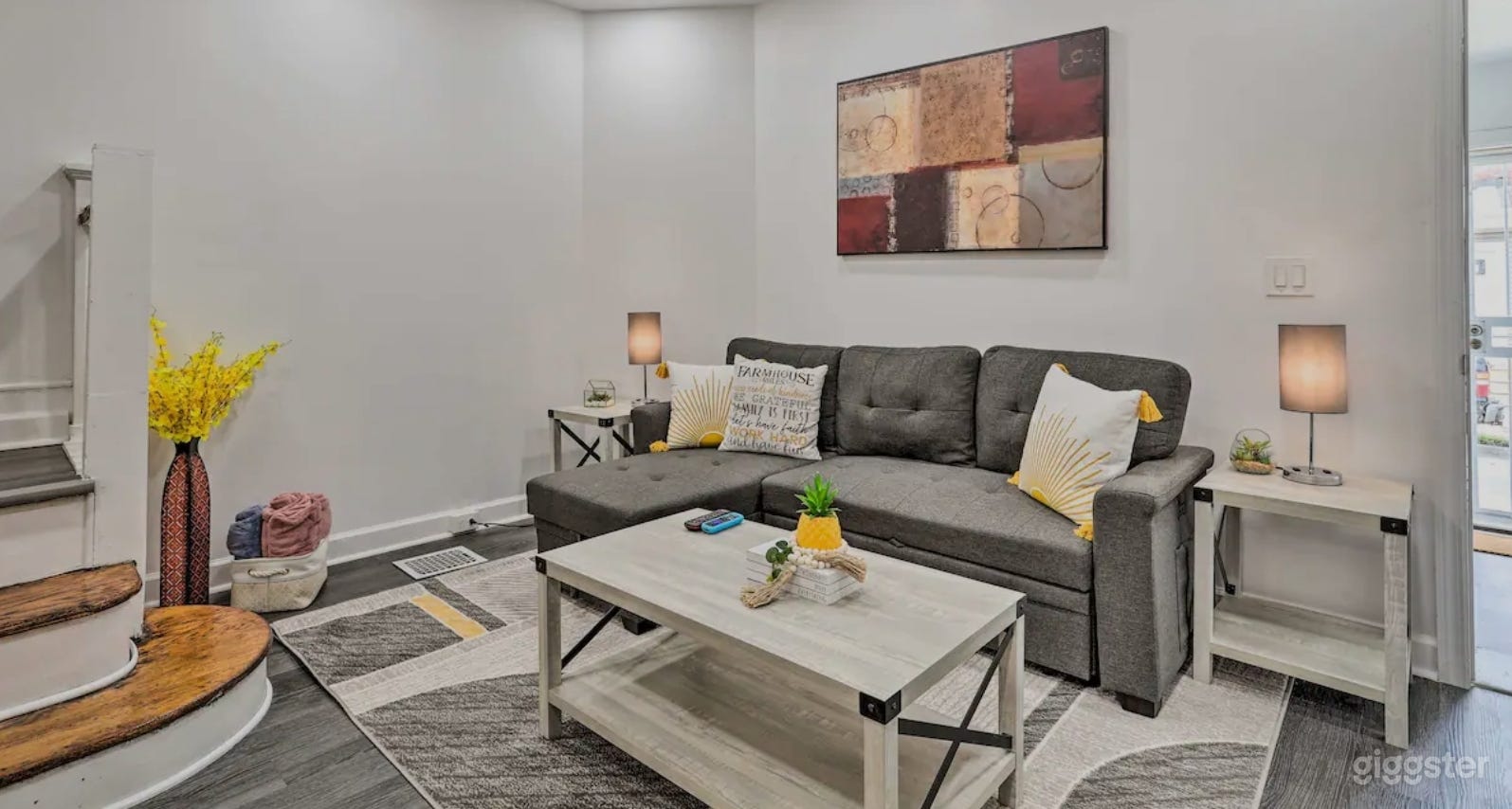 COZY CONTENT CREATION TOWNHOME W/Modern Furnishing Photo 1