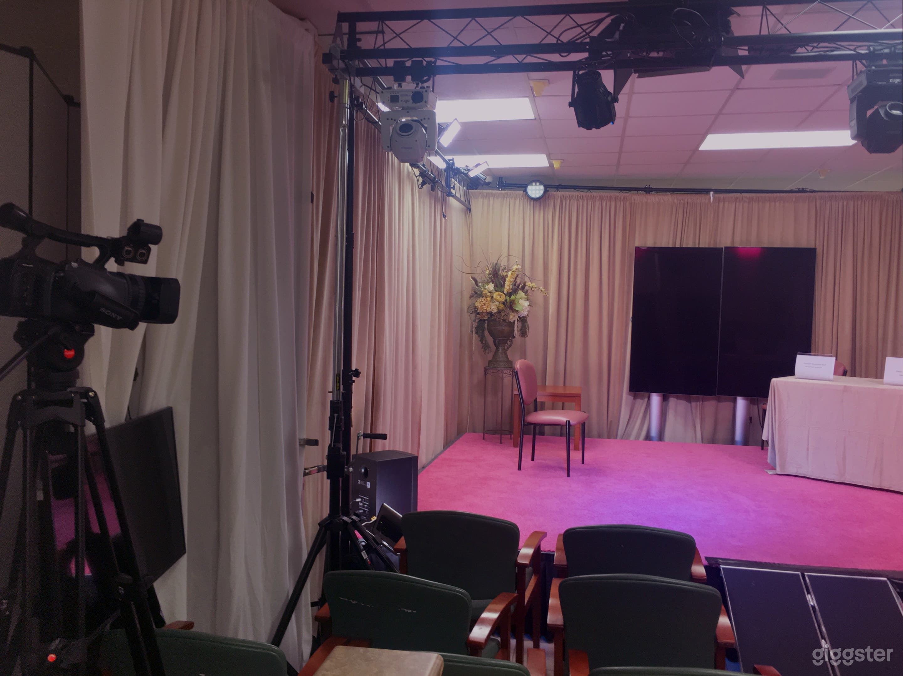 Local TV Talk Show Studio Photo 4