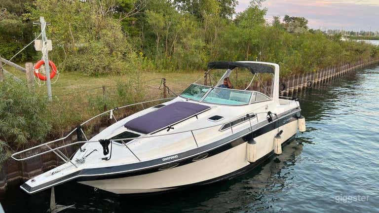  Listo para Festejar en el Elegante Barco Motor MTX de 34 pies 