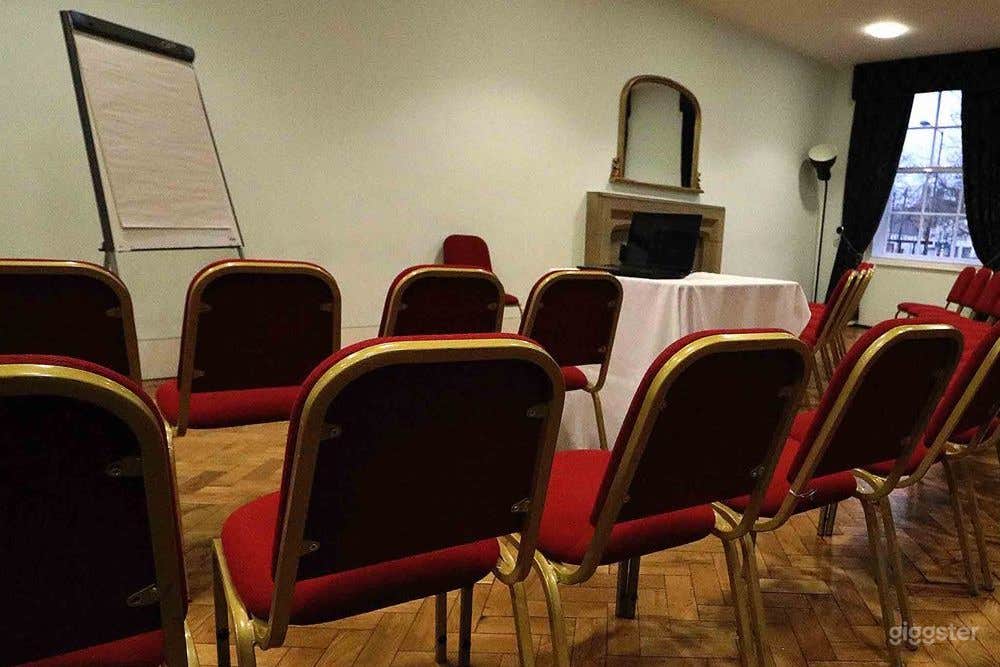 The Old Court Room with a Townhouse Feel Photo 1