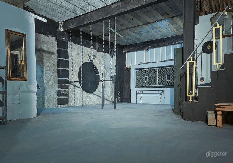  Brutalist Industrial Warehouse Film & Photo Studio (Hackney, 