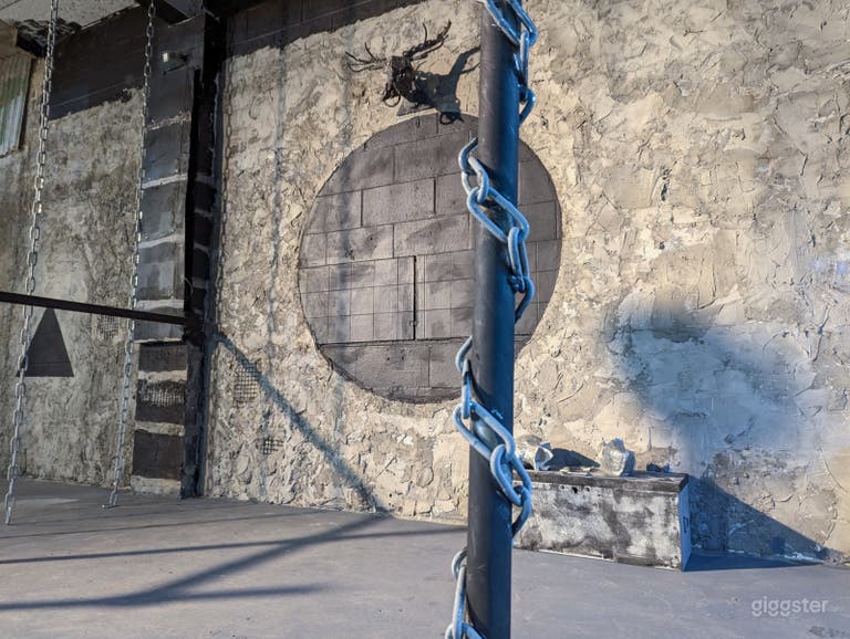  Brutalist Industrial Warehouse Film & Photo Studio (Hackney, 