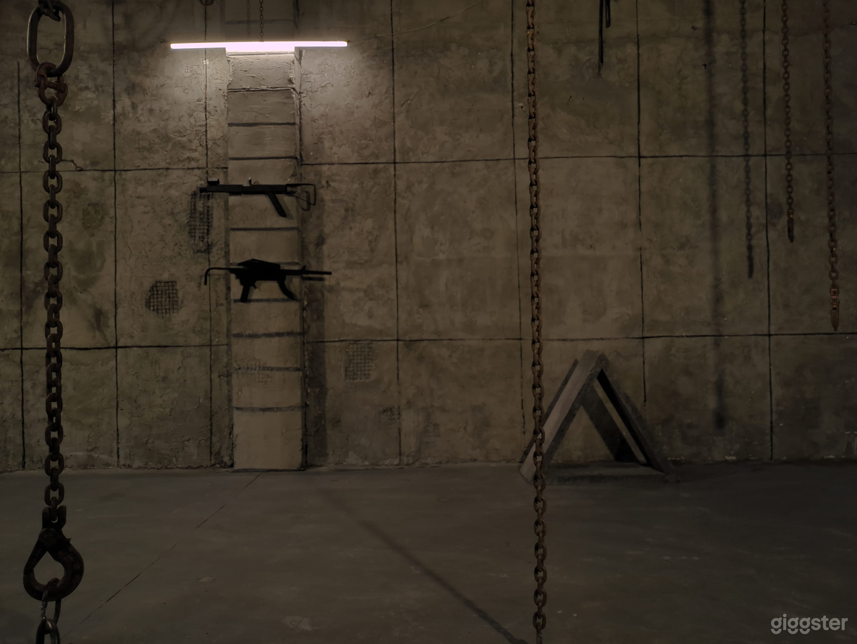 Brutalist Industrial Warehouse Film & Photo Studio (Hackney, Photo 1