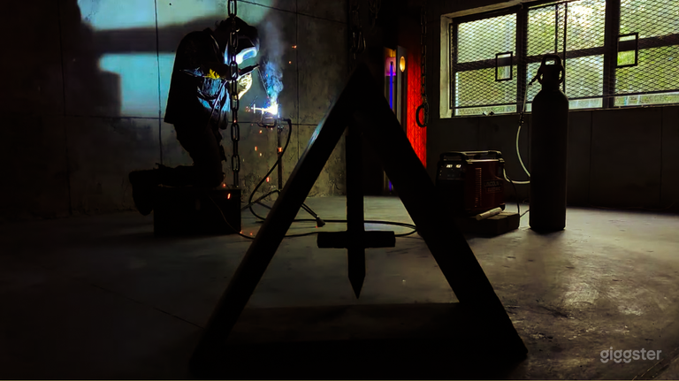  Brutalist Industrial Warehouse Film & Photo Studio (Hackney, 