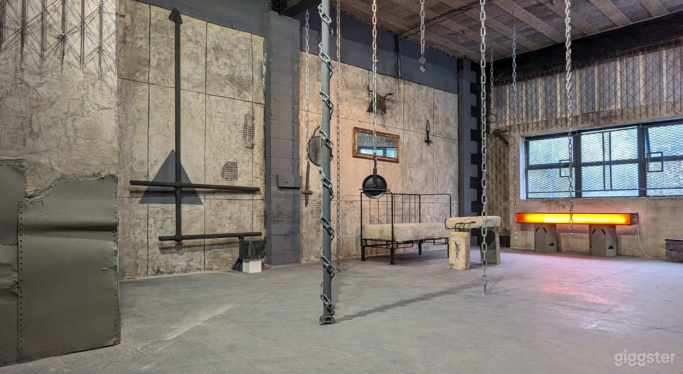 Brutalist Industrial Warehouse Film & Photo Studio (Hackney, Photo 1