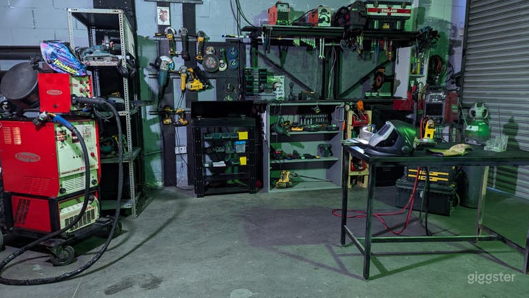  Brutalist Industrial Warehouse Film & Photo Studio (Hackney, 