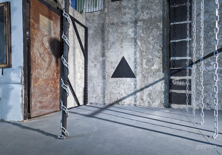  Brutalist Industrial Warehouse Film & Photo Studio (Hackney, 