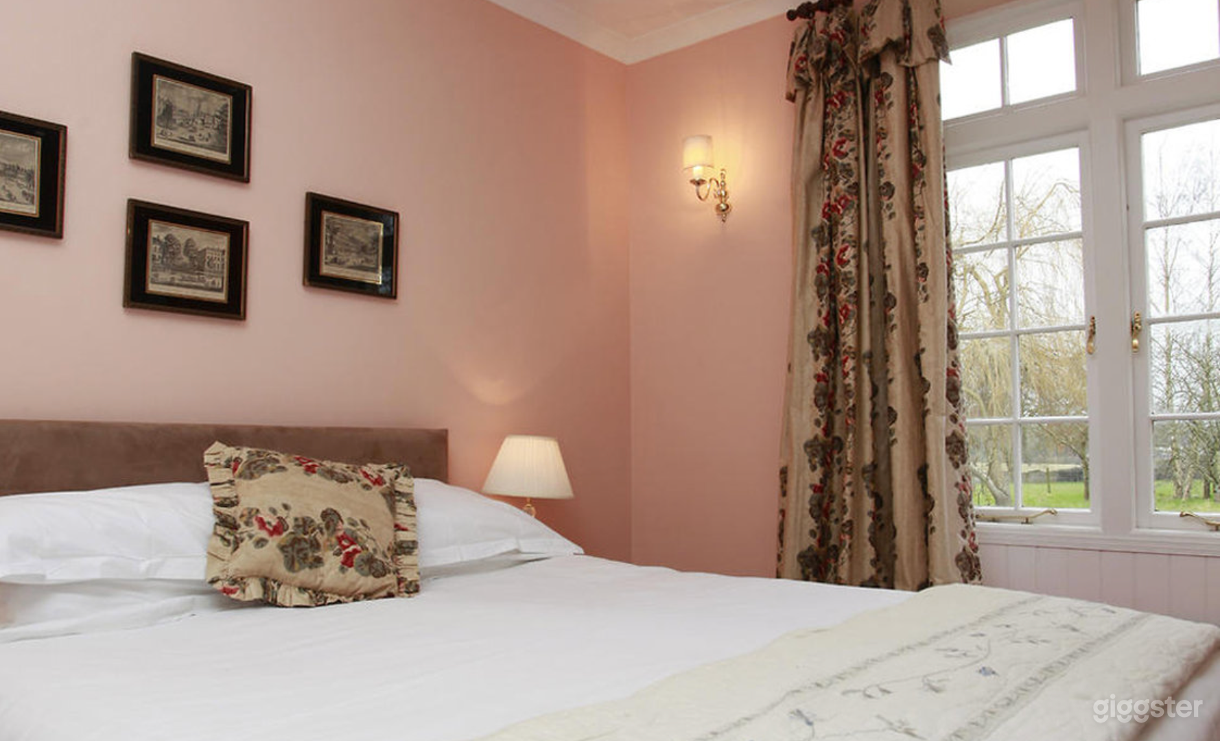 Standard Double Bedroom for Relaxation Photo 3