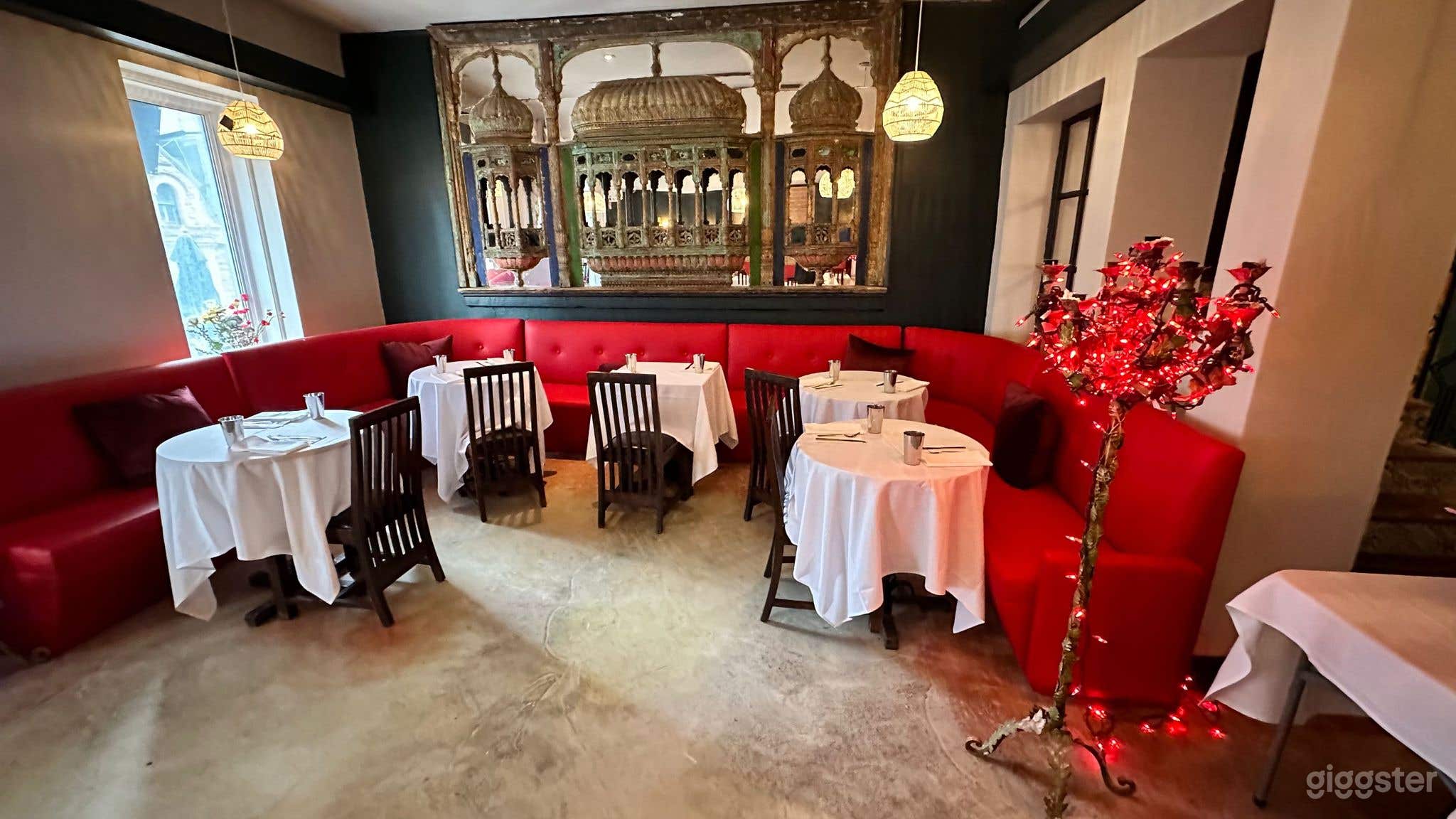 Chez Dévi's Private Floor