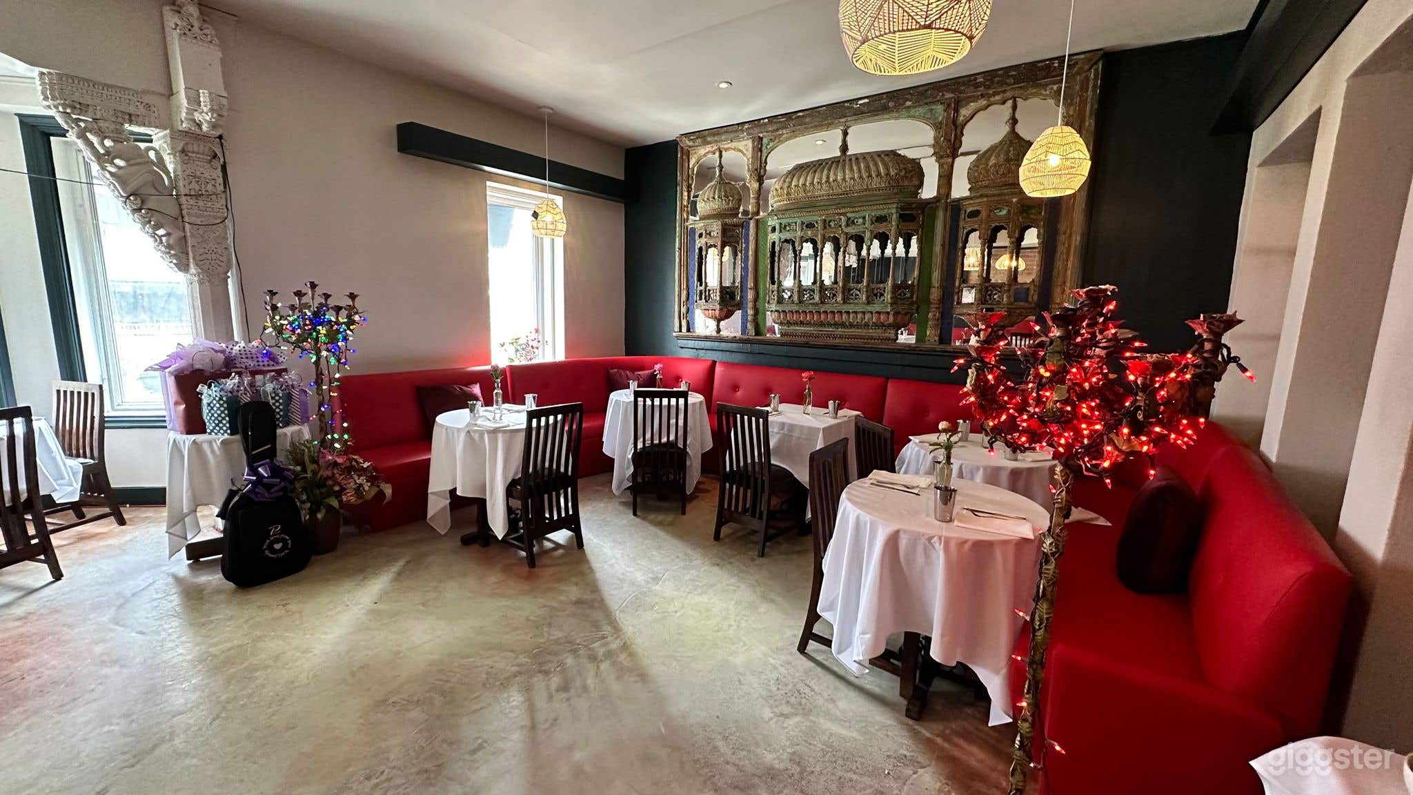 Chez Dévi's Private Floor