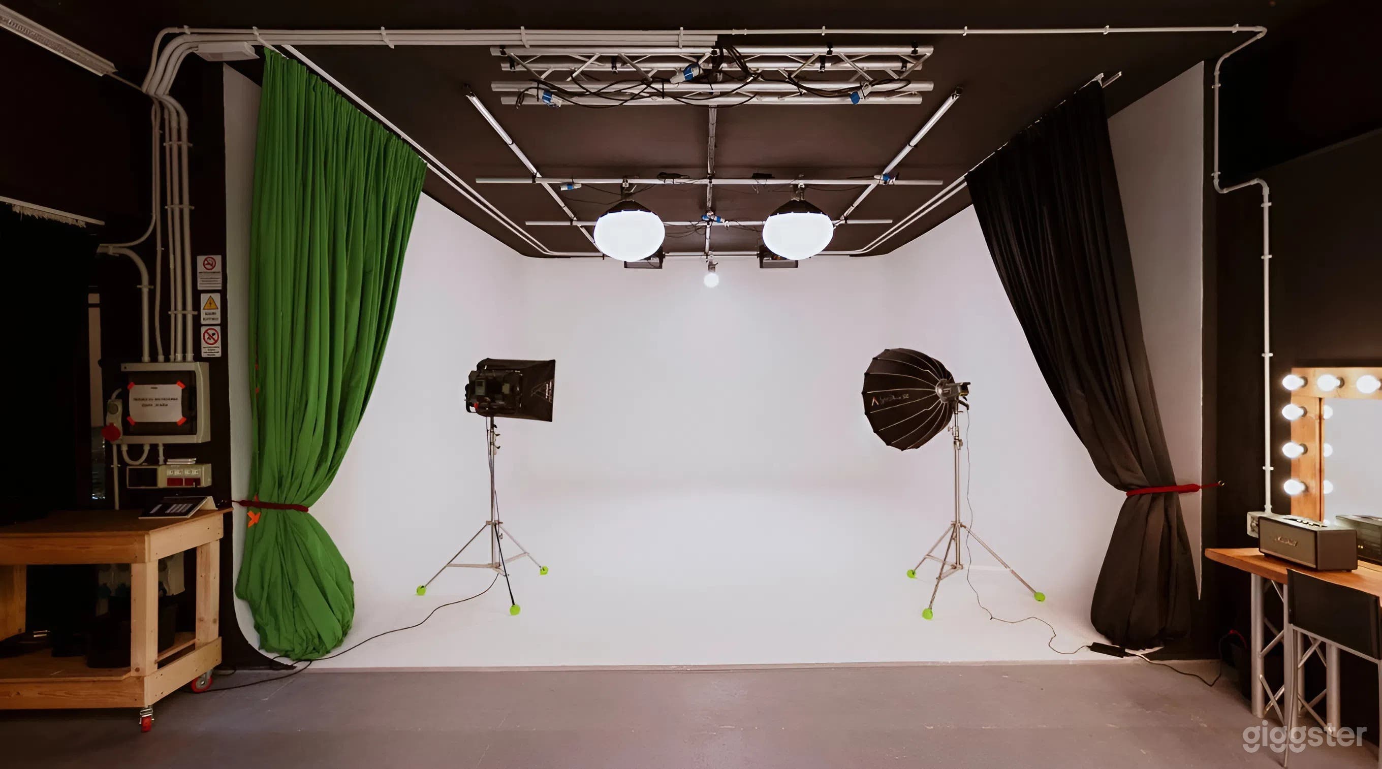 Foto di Limbo Studio Roma – Illuminazione & Supporto Inclusi 1
