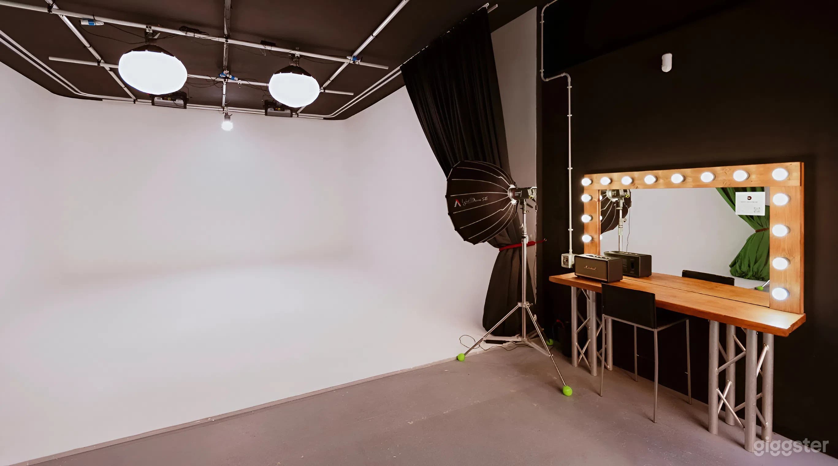 Foto di Limbo Studio Roma – Illuminazione & Supporto Inclusi 4