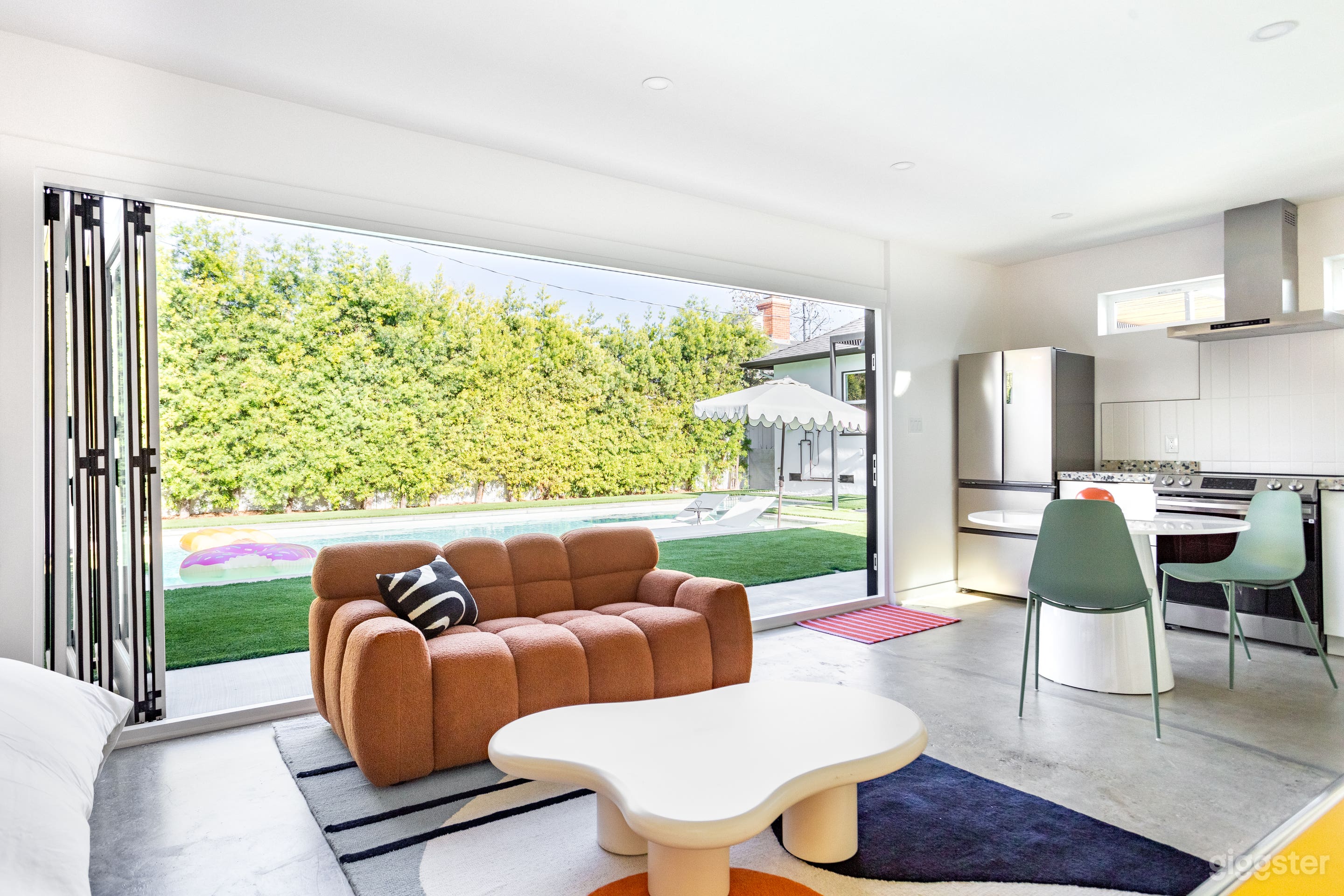 Palm Springs-Inspired Studio/Pool for Photo/Video Photo 3