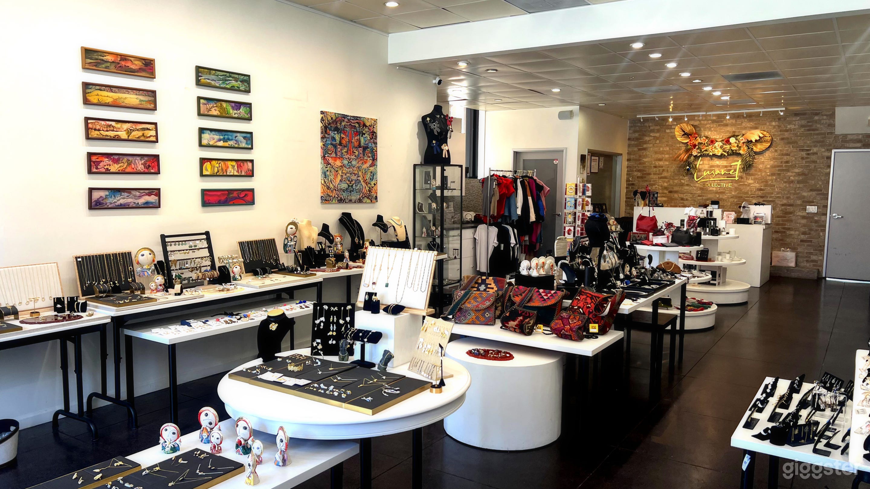 Fashion Store Photo 4