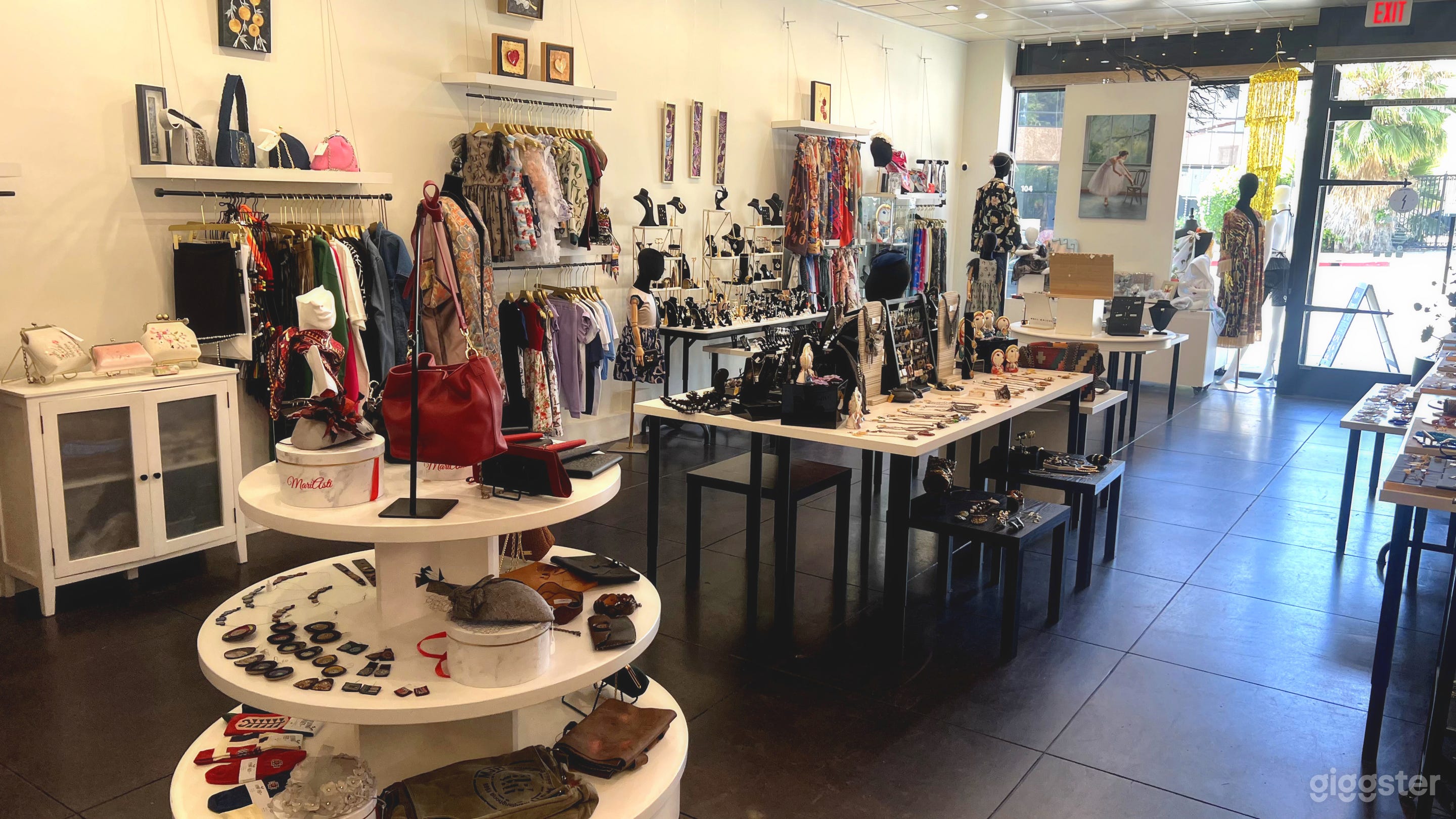 Fashion Store Photo 3