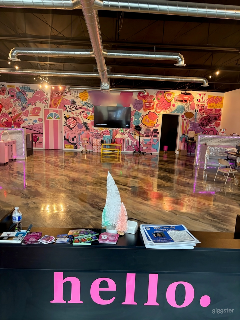  Modern Glam Studio Perfect for Content Creation 