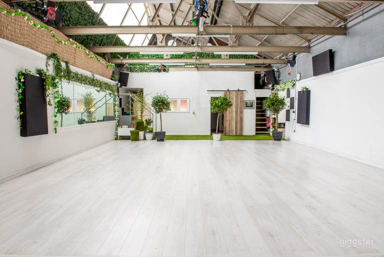  Nice and bright venue 