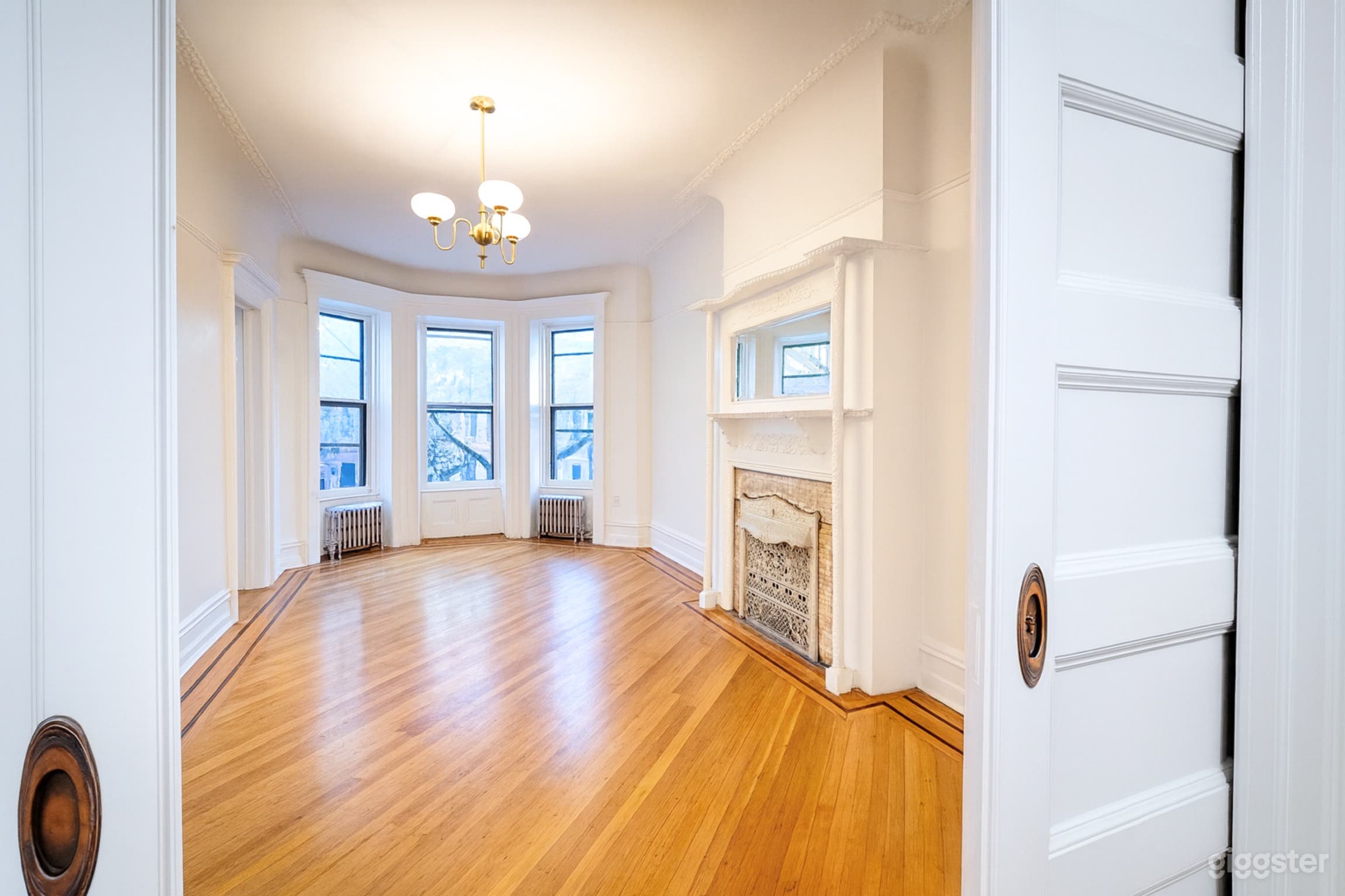 Historic Brownstone Apartment with Natural Light Photo 1