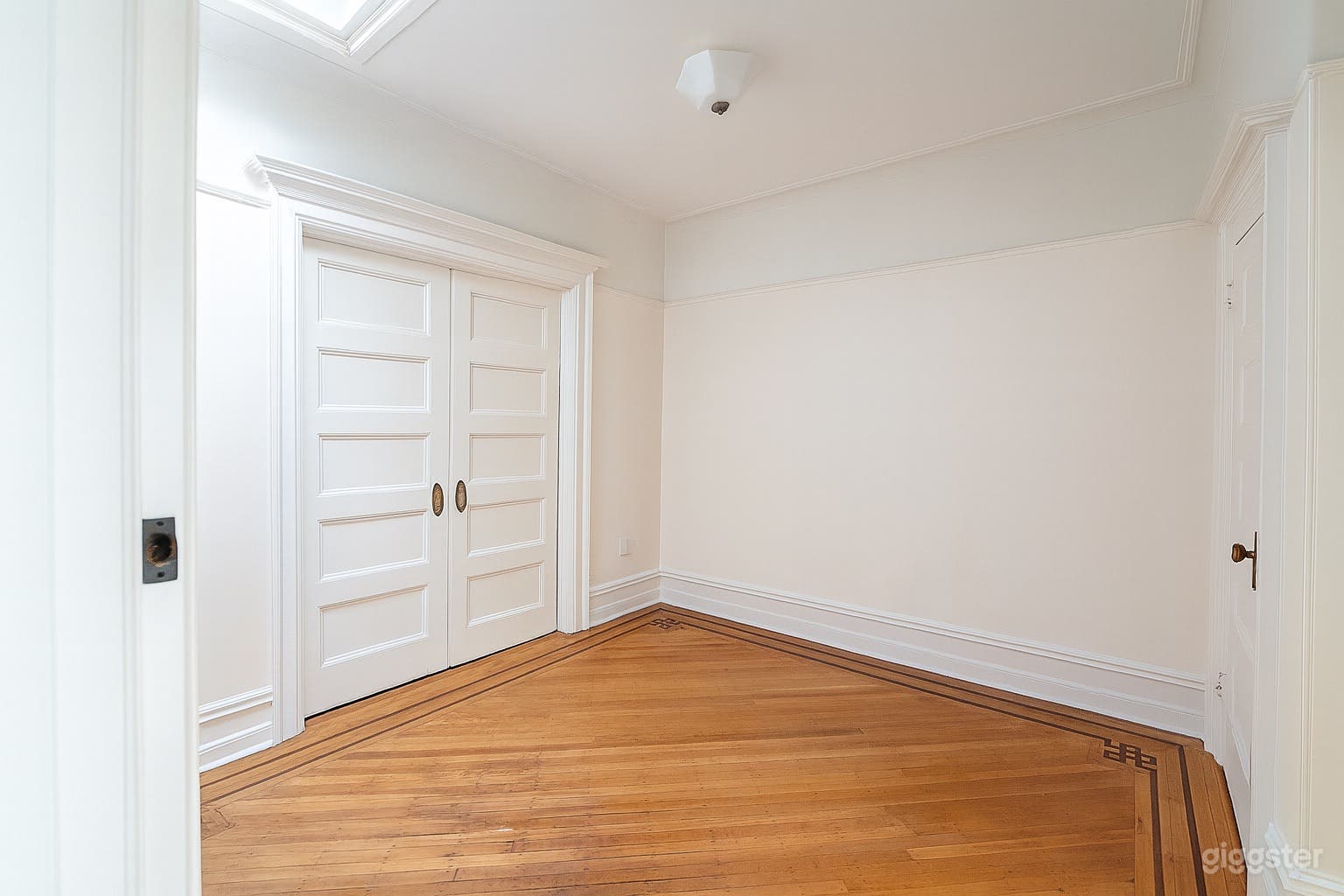 Historic Brownstone Apartment with Natural Light Photo 3