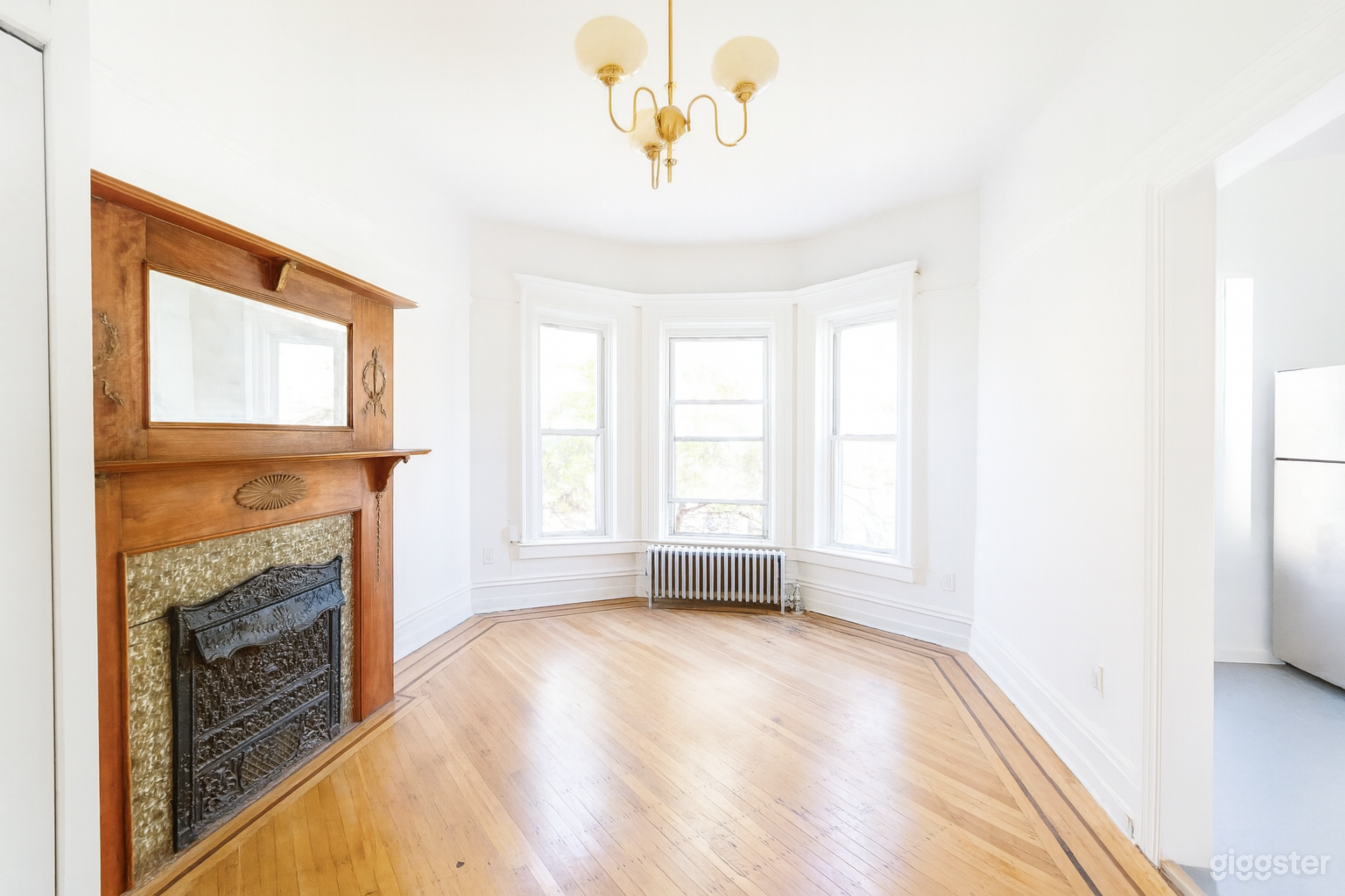 Historic Brownstone Apartment with Natural Light Photo 4