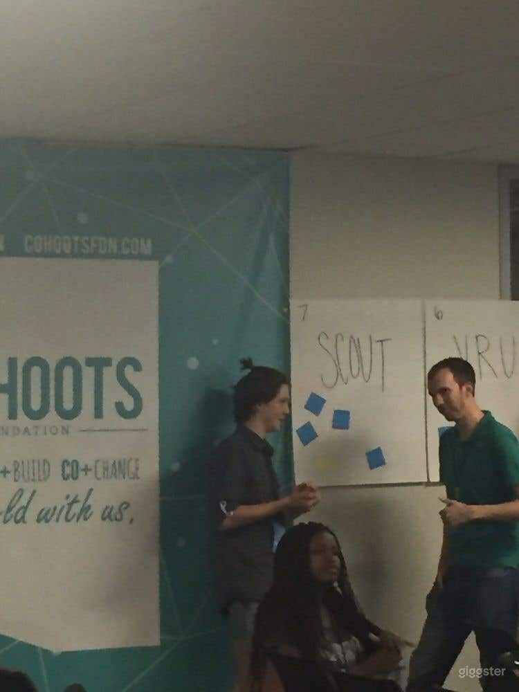  Comfortable Space for A Client Meeting - Blue Room 