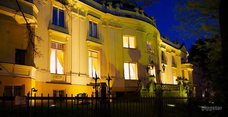  Eleganter historischer Palast mit großen Sälen & Terrasse 