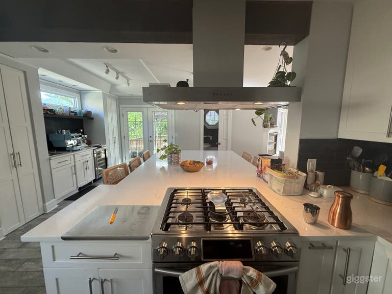  Charming & stylish Montclair home on quiet block 