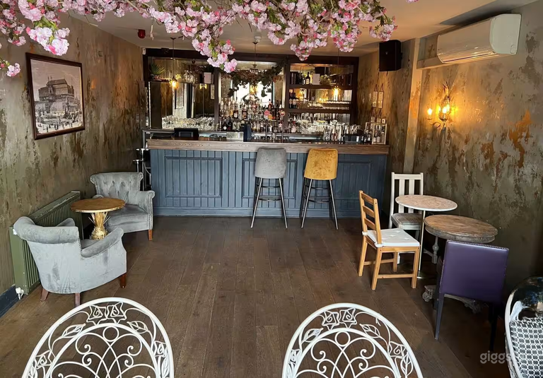  The Private Floor (Boardroom + Secret Bar) 