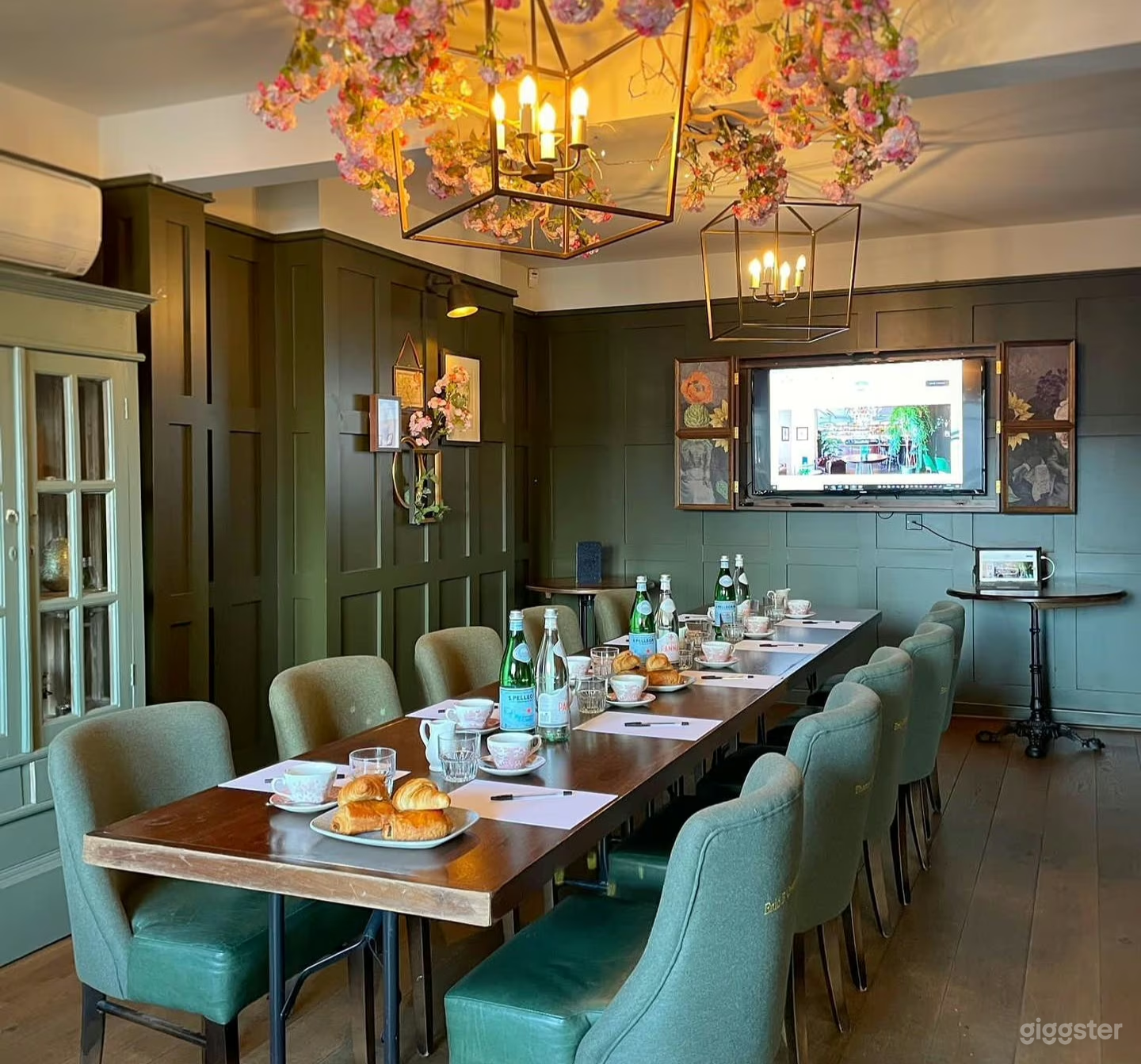 The Private Floor (Boardroom + Secret Bar) Photo 4