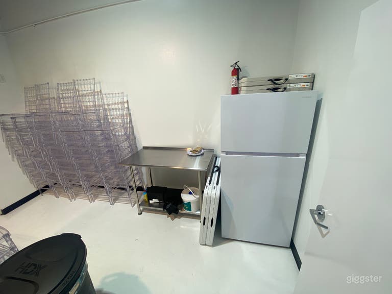  Modern Glam-Themed Space w/ Complete Setup Included 