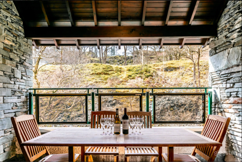 BECKSIDE EAST Photo 3